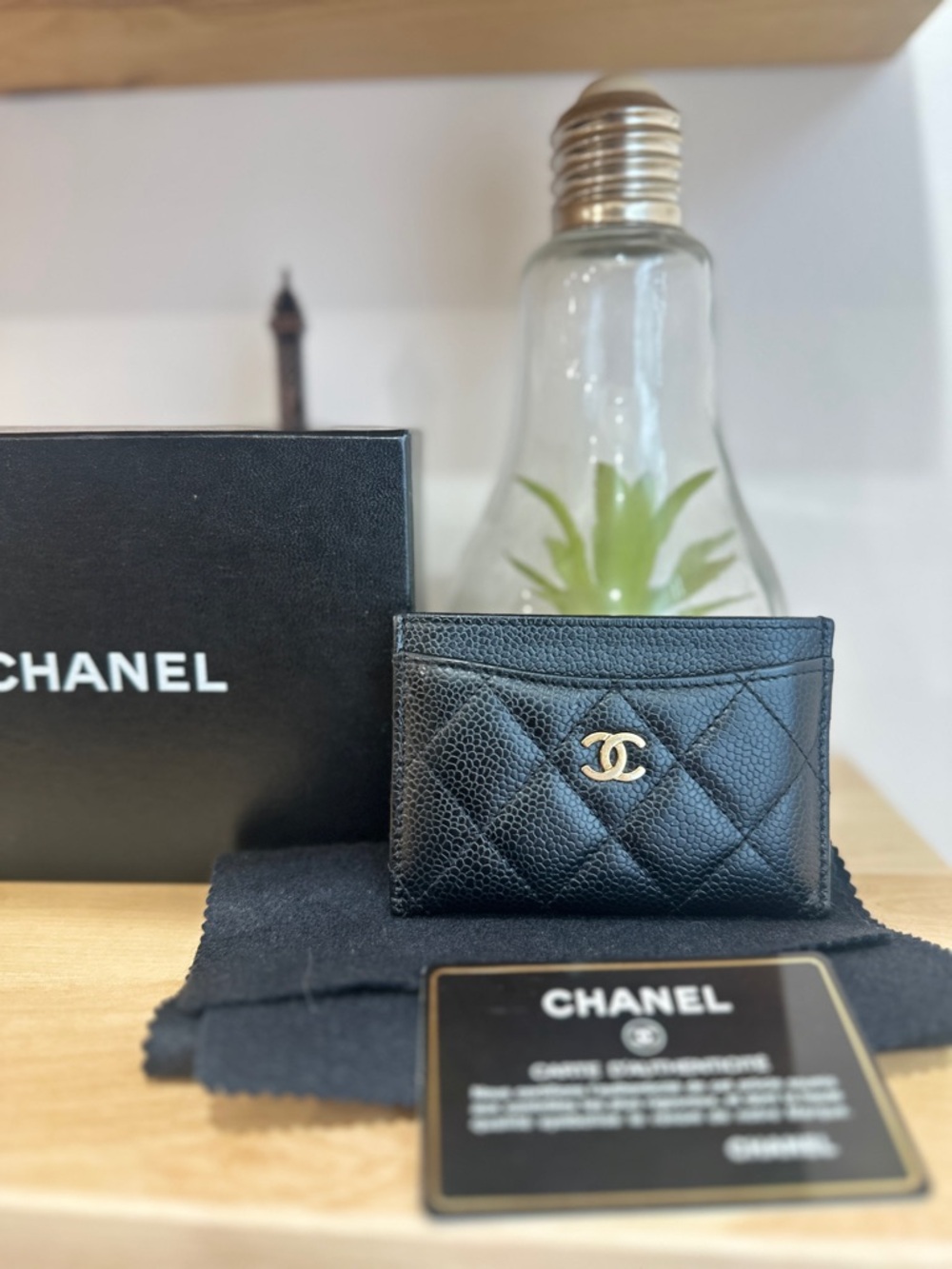 ✨Chanel Classic Caviar Card Holder – Black with Gold Hardware✨ - Picture 12 of 16